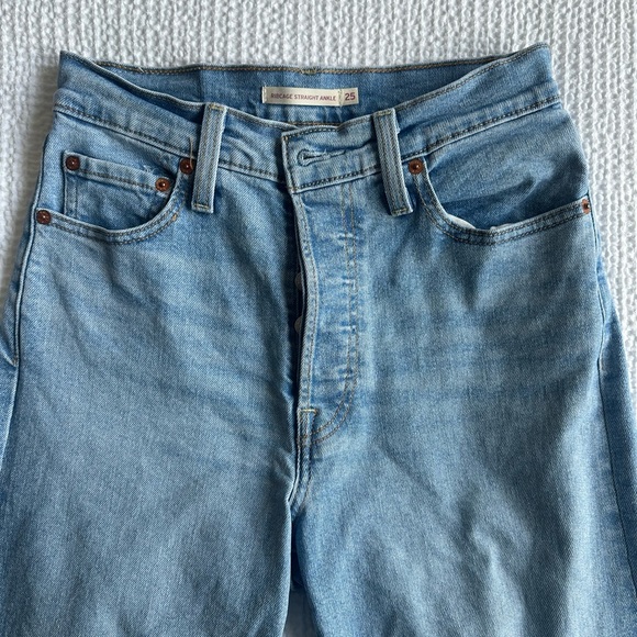 Women’s Levi’s ribcage ankle straight jean - Picture 2 of 5